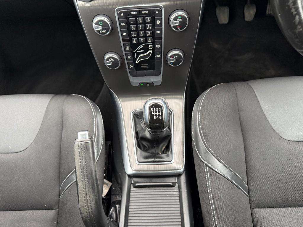 2015 VOLVO V40 2015 VOLVO V40