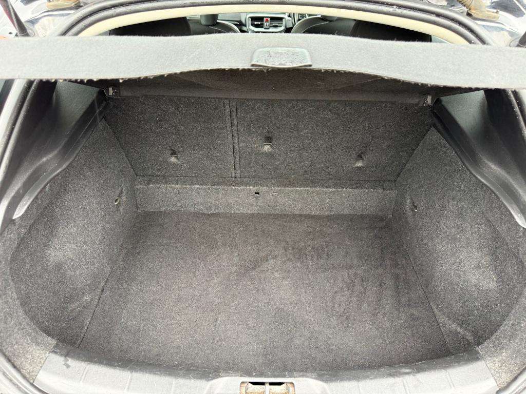 2015 VOLVO V40 2015 VOLVO V40