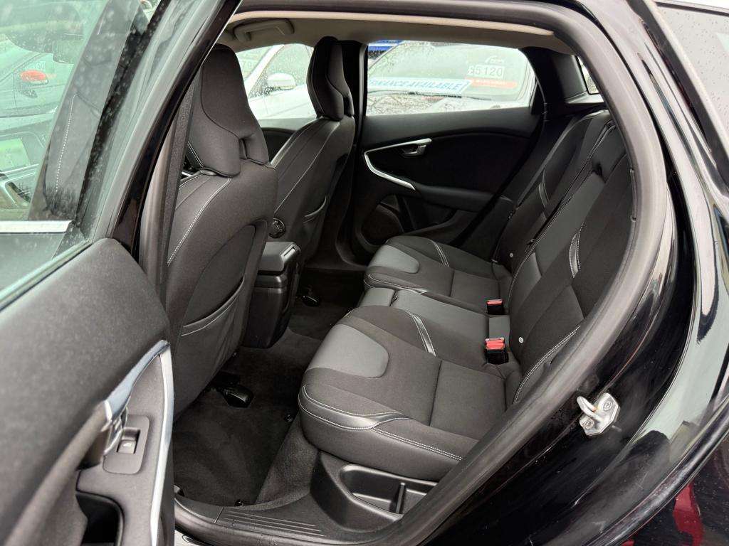 2015 VOLVO V40 2015 VOLVO V40