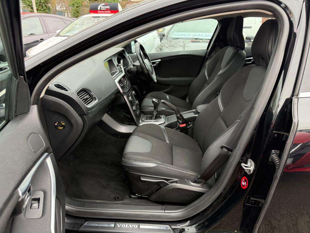 2015 VOLVO V40 2015 VOLVO V40