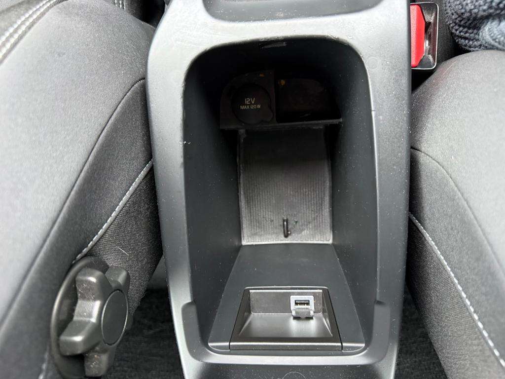 2015 VOLVO V40 2015 VOLVO V40