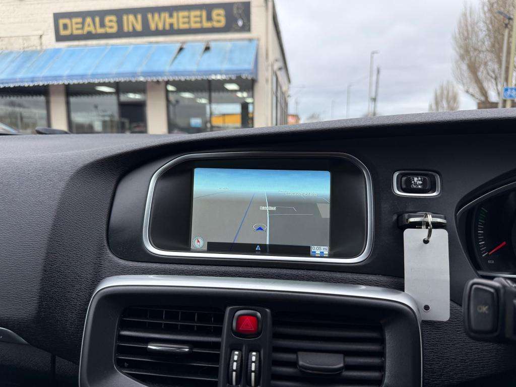 2015 VOLVO V40 2015 VOLVO V40