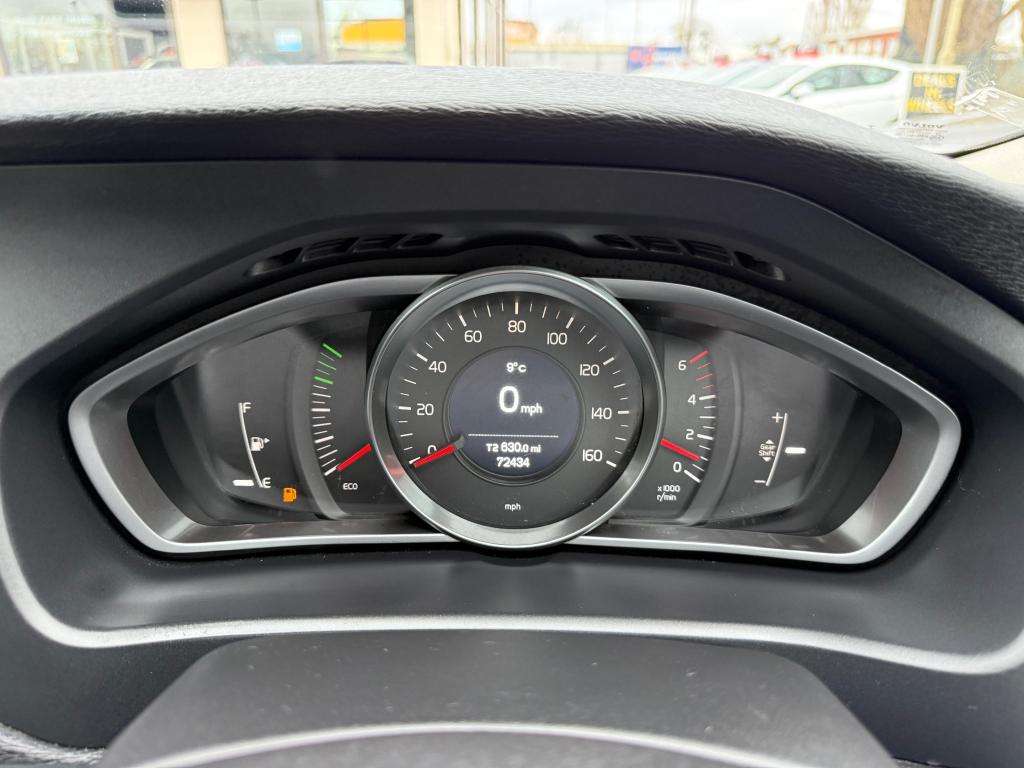 2015 VOLVO V40 2015 VOLVO V40