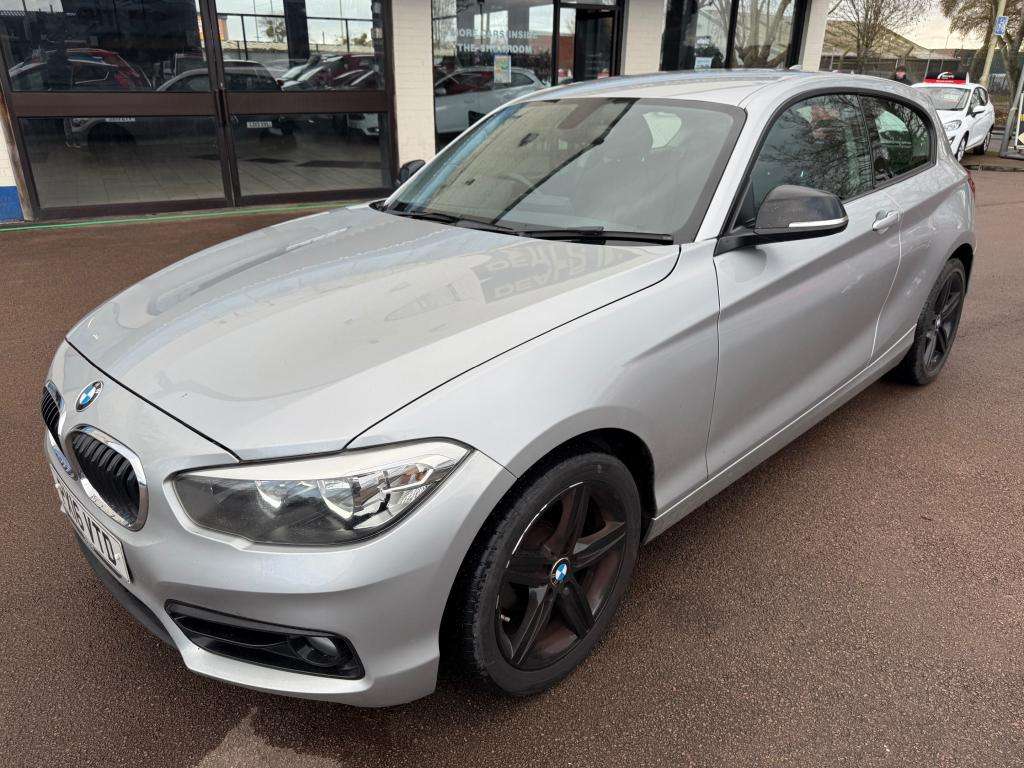 A 2016 BMW 1 SERIES 118i Sport A 2016 BMW 1 SERIES 118i Sport