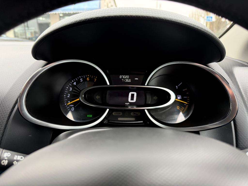 2015 RENAULT CLIO 2015 RENAULT CLIO