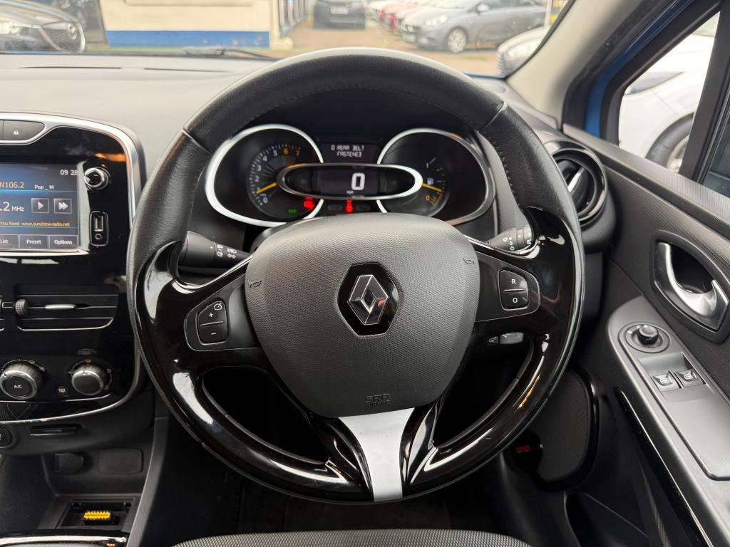 2015 RENAULT CLIO 2015 RENAULT CLIO