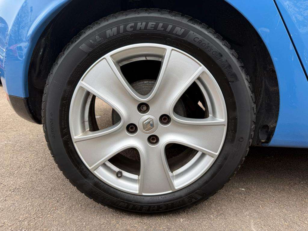 2015 RENAULT CLIO 2015 RENAULT CLIO