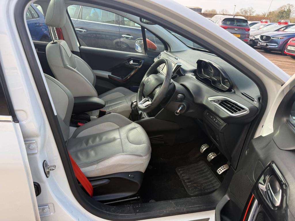 2015 PEUGEOT 208 2015 PEUGEOT 208