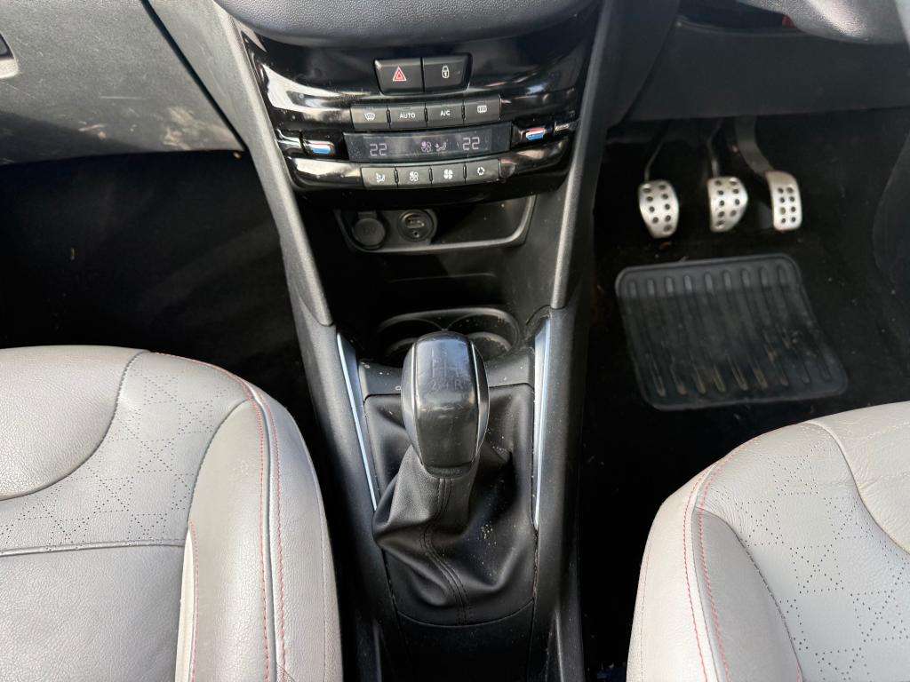 2015 PEUGEOT 208 2015 PEUGEOT 208