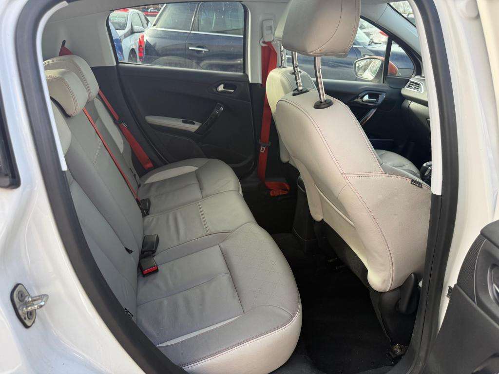 2015 PEUGEOT 208 2015 PEUGEOT 208