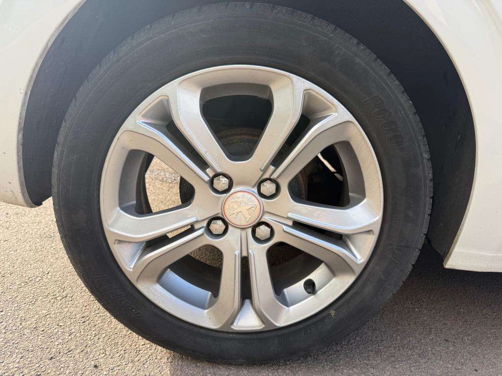 2015 PEUGEOT 208 2015 PEUGEOT 208