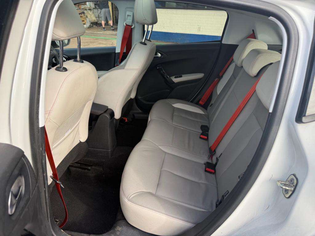 2015 PEUGEOT 208 2015 PEUGEOT 208