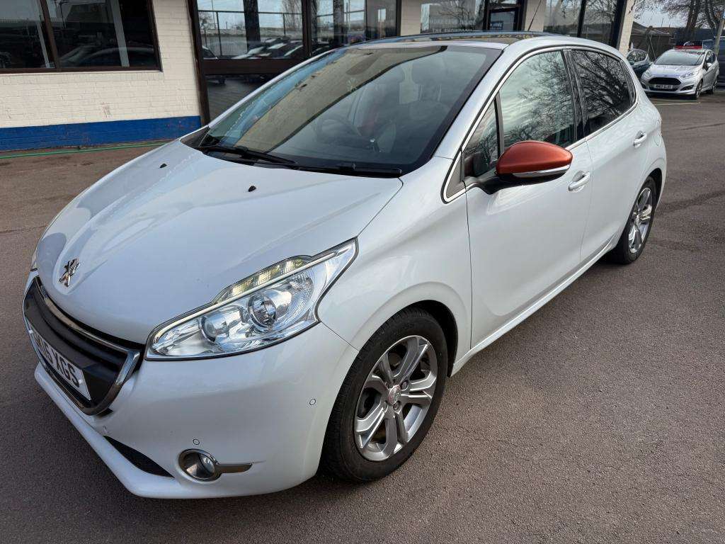 A 2015 PEUGEOT 208 Roland Garros A 2015 PEUGEOT 208 Roland Garros