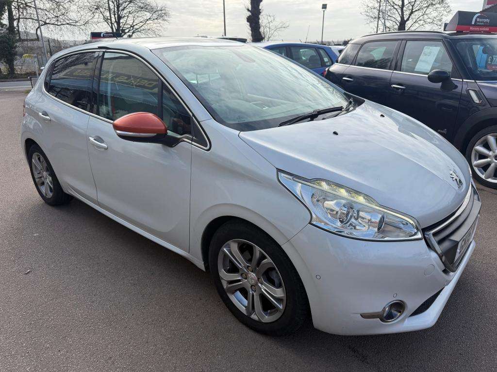 A 2015 PEUGEOT 208 Roland Garros A 2015 PEUGEOT 208 Roland Garros