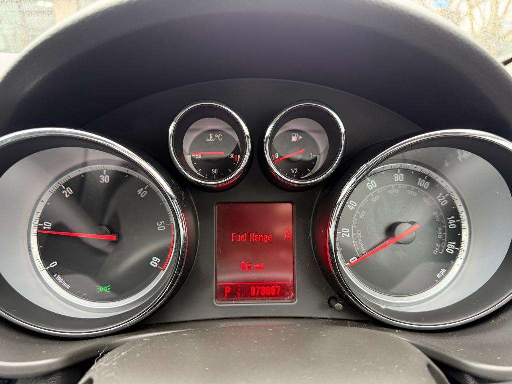 2011 VAUXHALL INSIGNIA 2011 VAUXHALL INSIGNIA