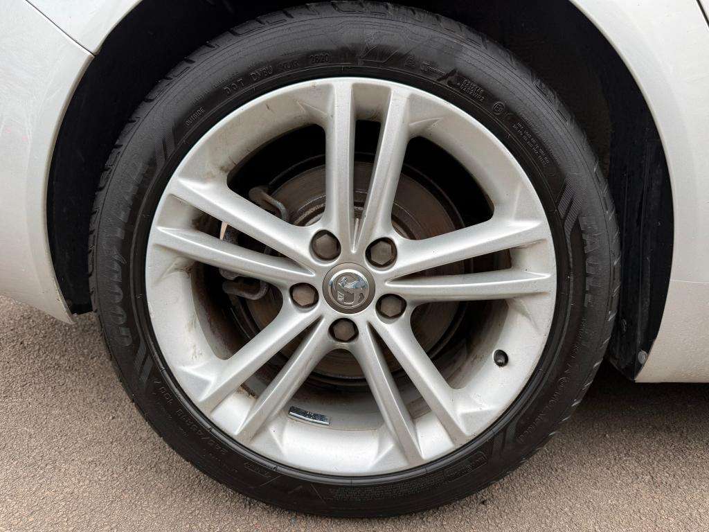 2011 VAUXHALL INSIGNIA 2011 VAUXHALL INSIGNIA