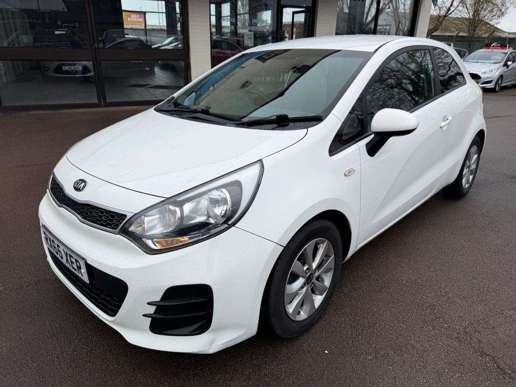 A 2015 KIA RIO Sr7 A 2015 KIA RIO Sr7
