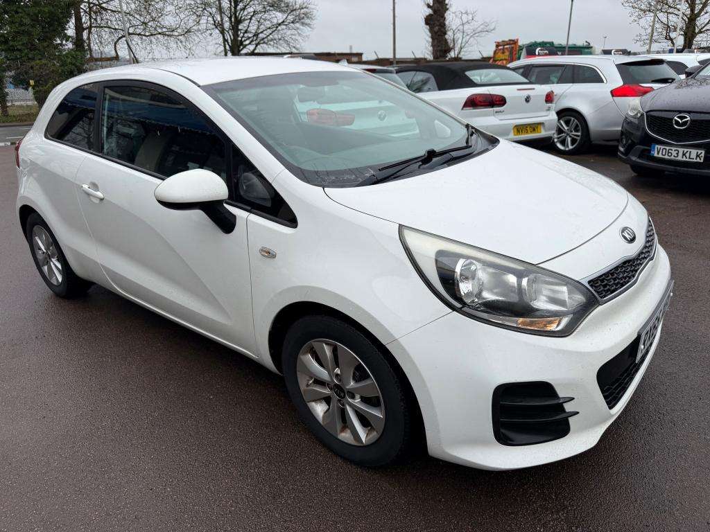 A 2015 KIA RIO Sr7 A 2015 KIA RIO Sr7
