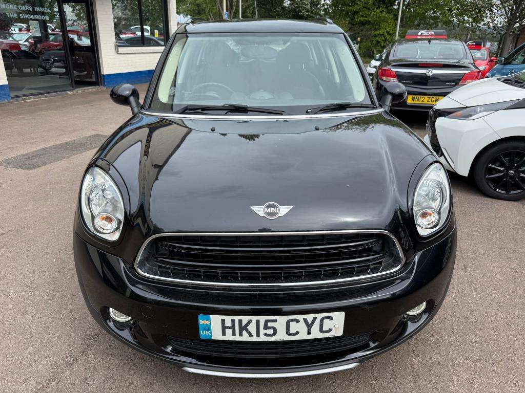 A 2015 MINI COUNTRYMAN Cooper D All4 A 2015 MINI COUNTRYMAN Cooper D All4