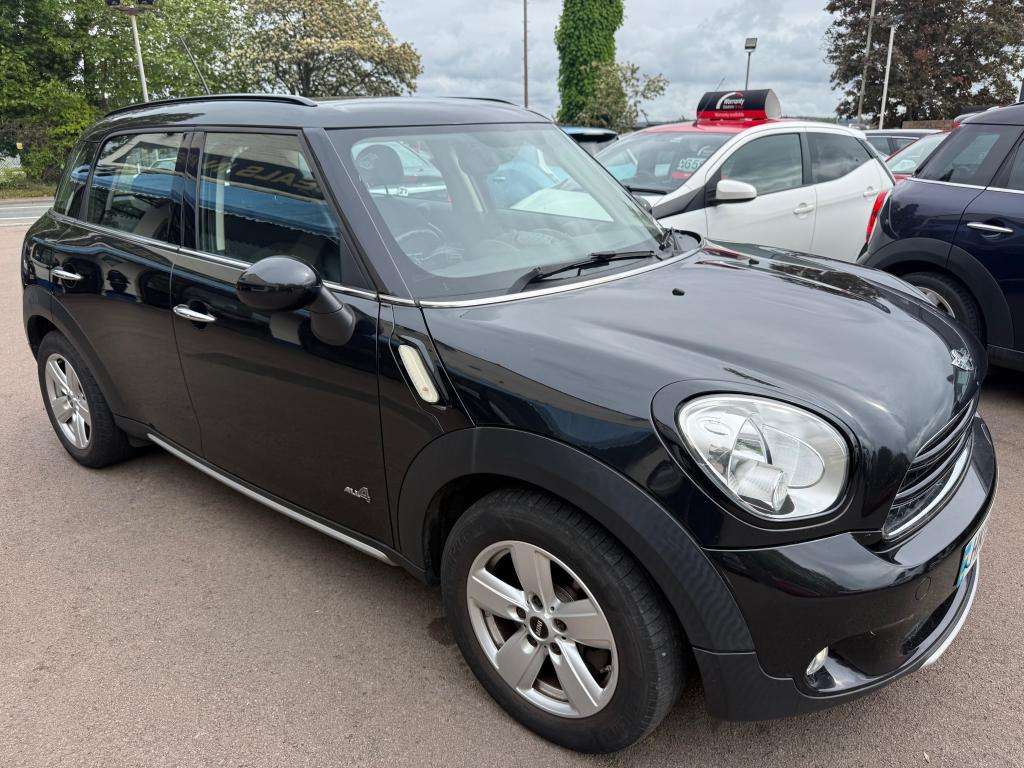 A 2015 MINI COUNTRYMAN Cooper D All4 A 2015 MINI COUNTRYMAN Cooper D All4