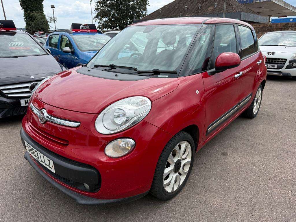 A 2013 FIAT 500L Popular Star A 2013 FIAT 500L Popular Star