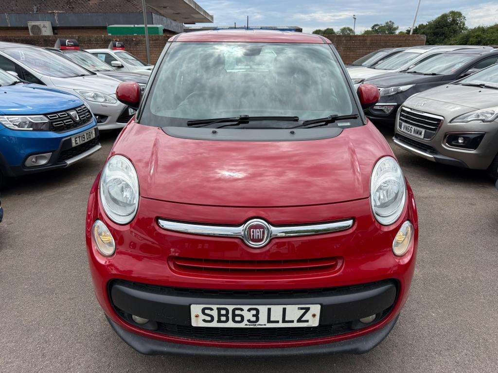 A 2013 FIAT 500L Popular Star A 2013 FIAT 500L Popular Star