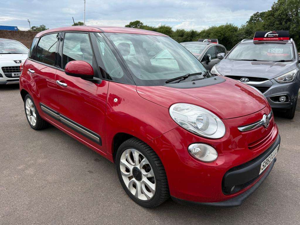 A 2013 FIAT 500L Popular Star A 2013 FIAT 500L Popular Star