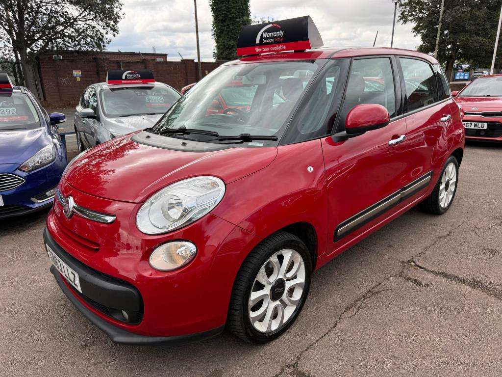 A 2013 FIAT 500L Popular Star A 2013 FIAT 500L Popular Star