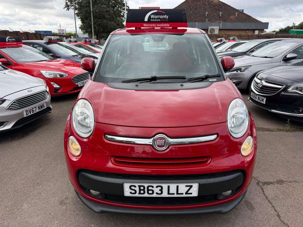 A 2013 FIAT 500L Popular Star A 2013 FIAT 500L Popular Star
