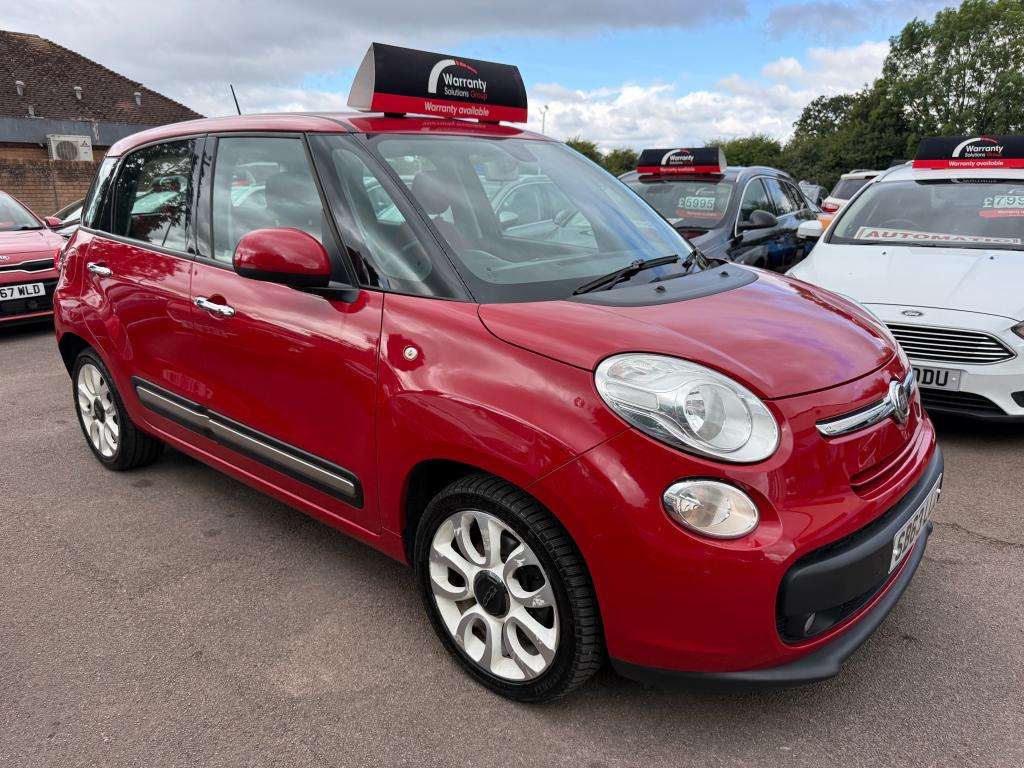 A 2013 FIAT 500L Popular Star A 2013 FIAT 500L Popular Star