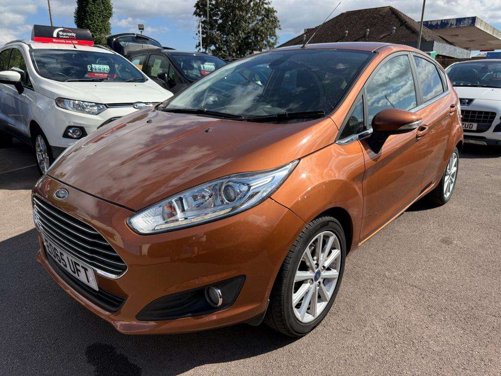 A 2015 FORD FIESTA Titanium T A 2015 FORD FIESTA Titanium T
