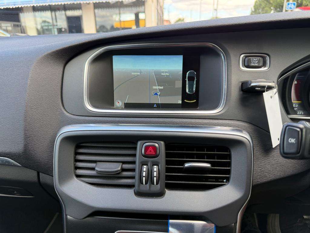 2015 VOLVO V40 2015 VOLVO V40