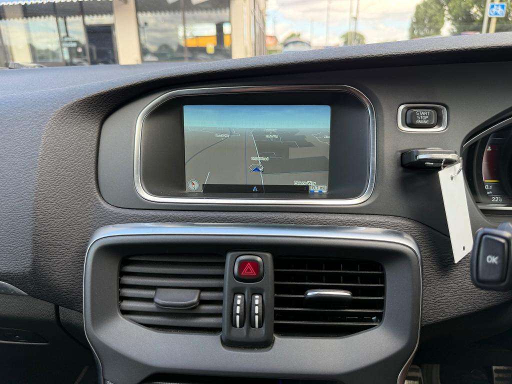 2015 VOLVO V40 2015 VOLVO V40