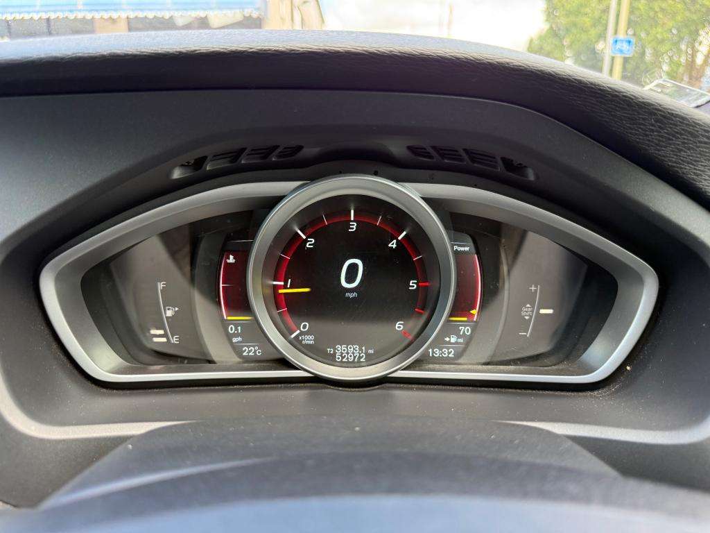 2015 VOLVO V40 2015 VOLVO V40