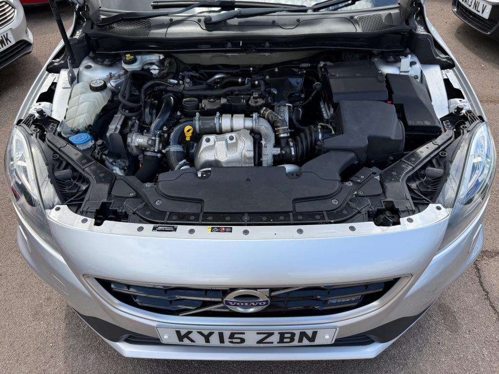 2015 VOLVO V40 2015 VOLVO V40