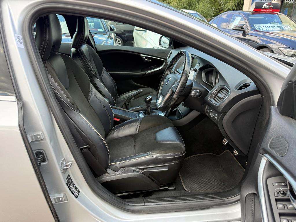 2015 VOLVO V40 2015 VOLVO V40