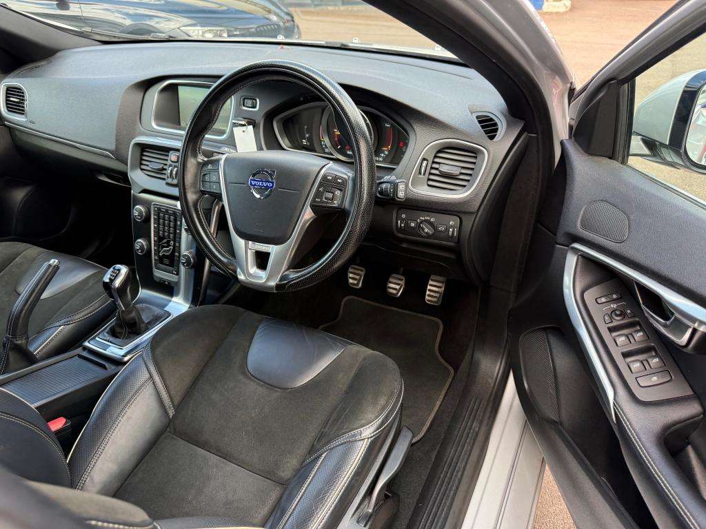 2015 VOLVO V40 2015 VOLVO V40