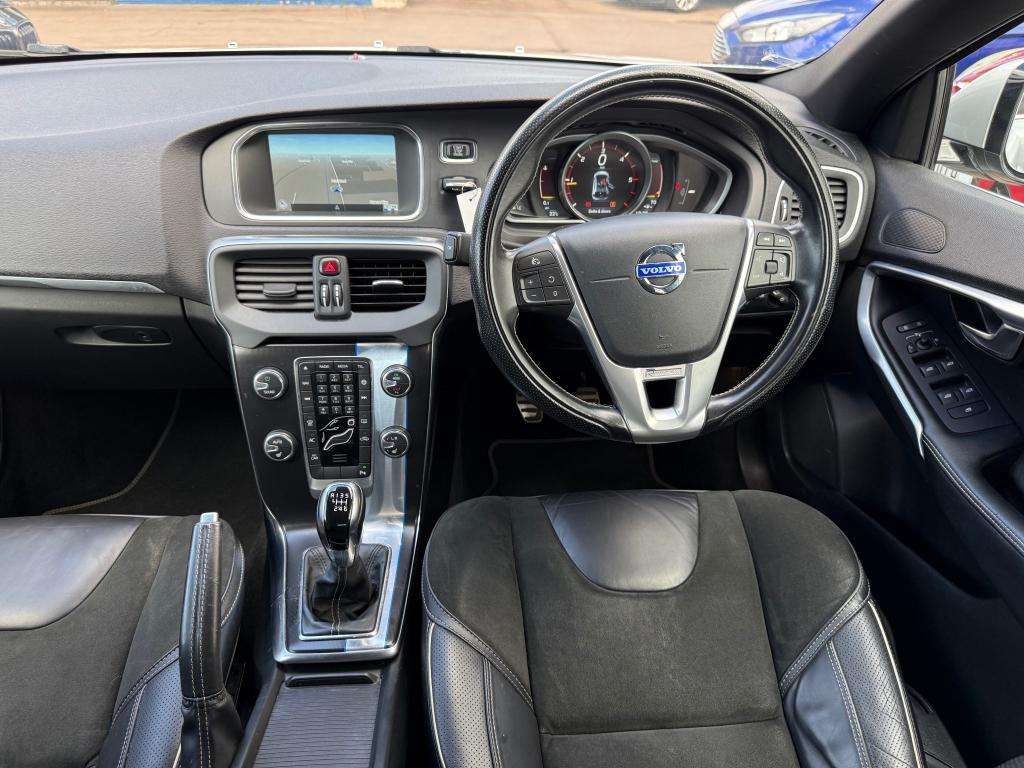 2015 VOLVO V40 2015 VOLVO V40