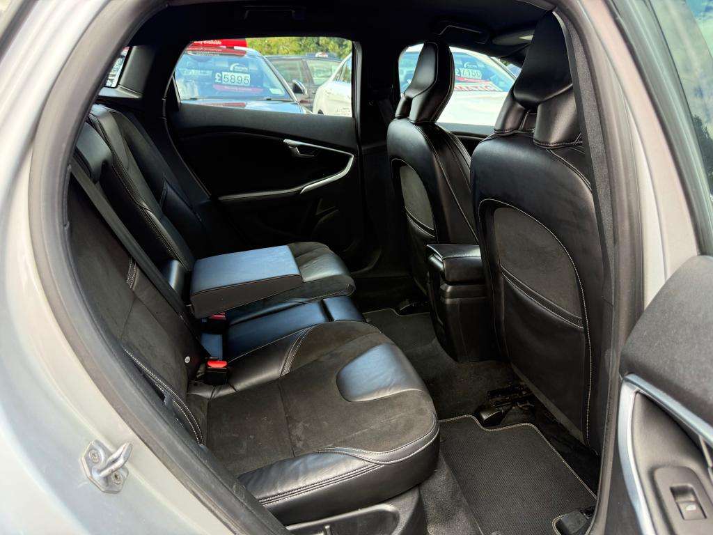 2015 VOLVO V40 2015 VOLVO V40