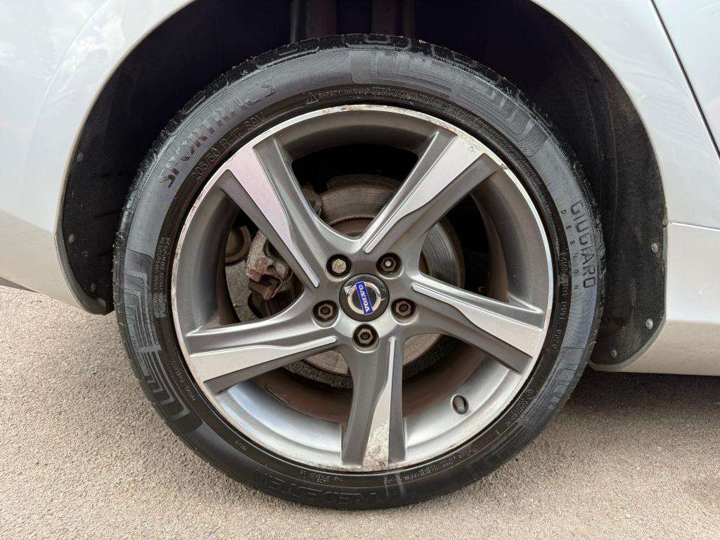 2015 VOLVO V40 2015 VOLVO V40