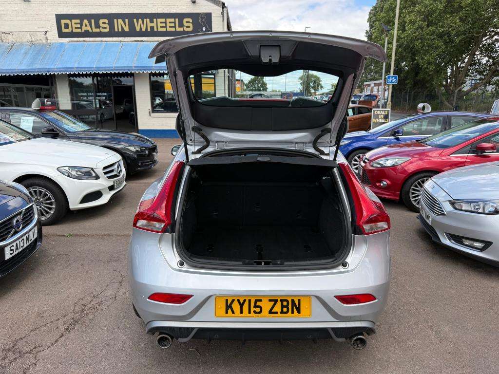 2015 VOLVO V40 2015 VOLVO V40