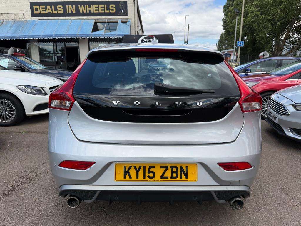 2015 VOLVO V40 2015 VOLVO V40