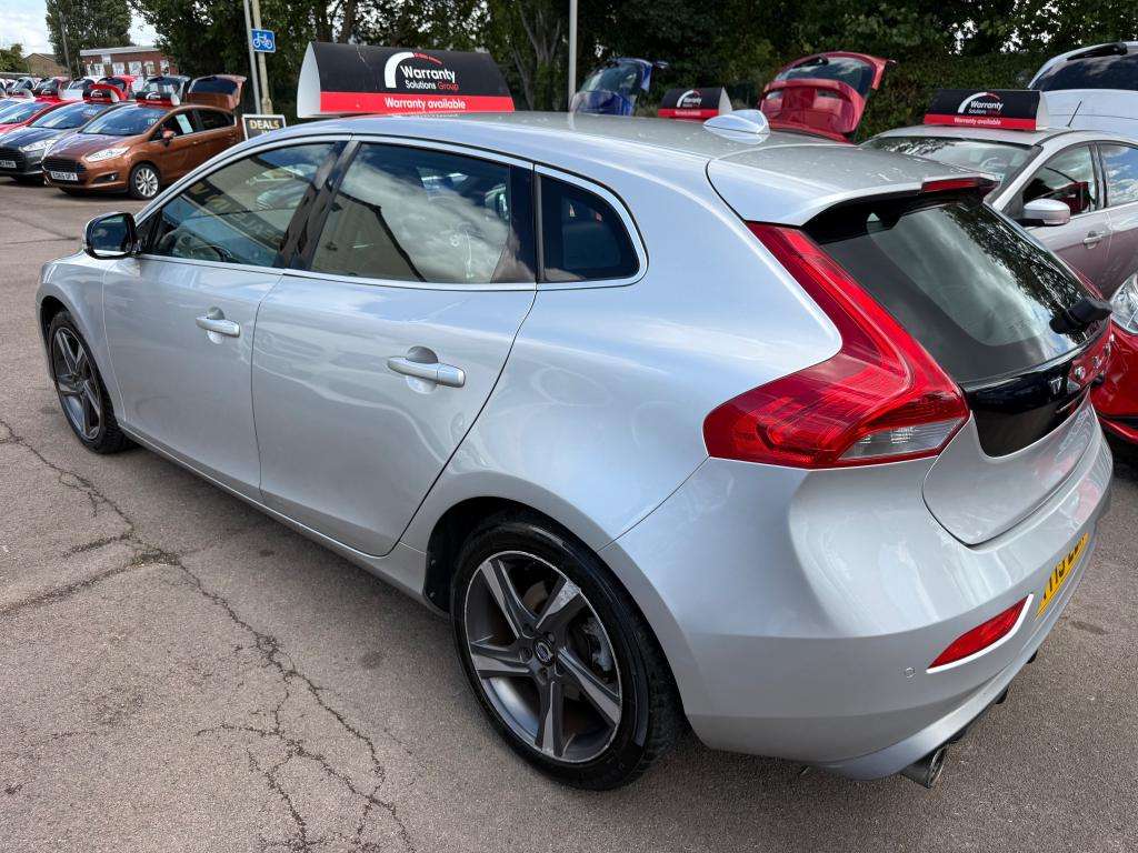 2015 VOLVO V40 2015 VOLVO V40