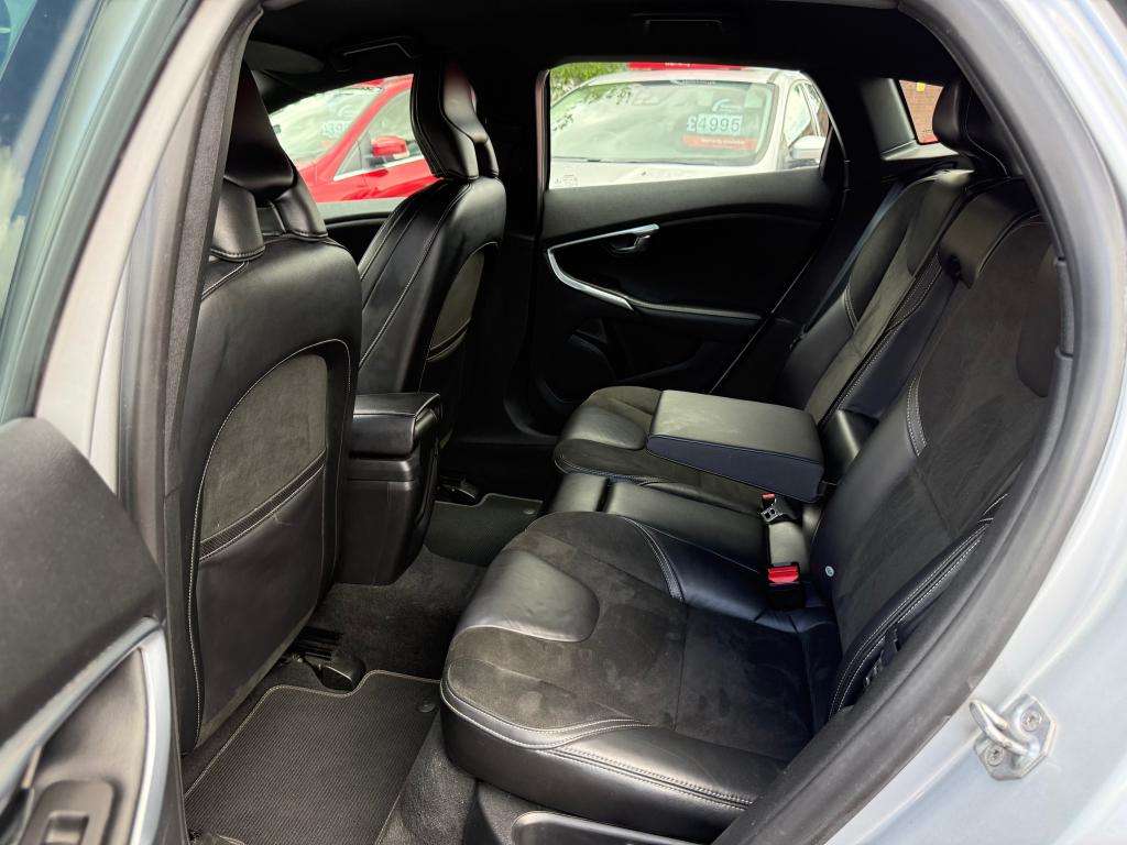 2015 VOLVO V40 2015 VOLVO V40