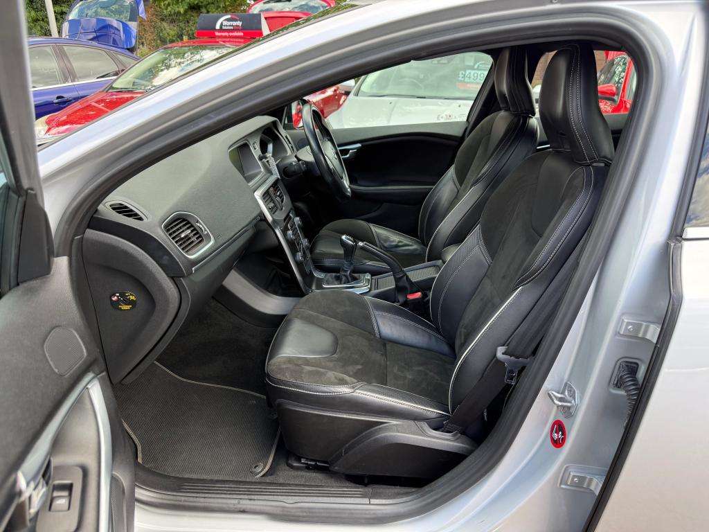 2015 VOLVO V40 2015 VOLVO V40