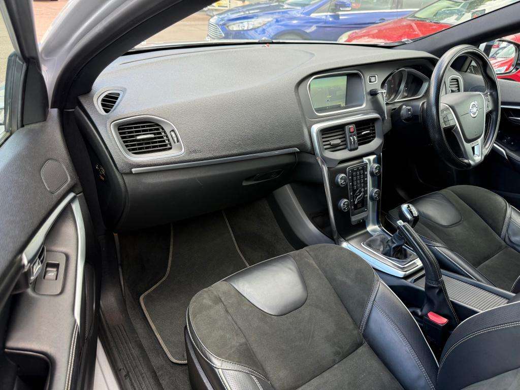 2015 VOLVO V40 2015 VOLVO V40
