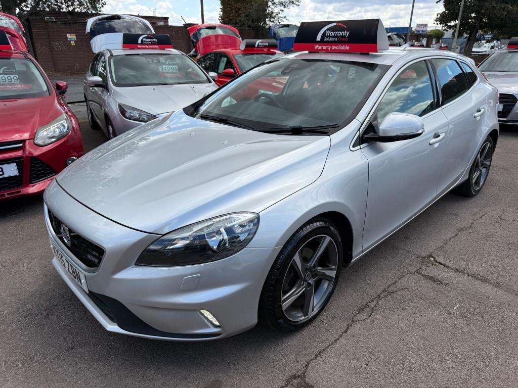 A 2015 VOLVO V40 R-design Nav D2 A 2015 VOLVO V40 R-design Nav D2