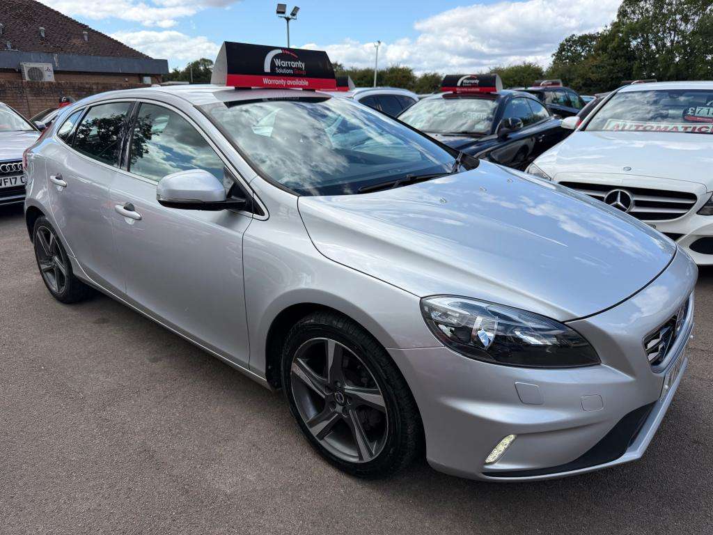 A 2015 VOLVO V40 R-design Nav D2 A 2015 VOLVO V40 R-design Nav D2