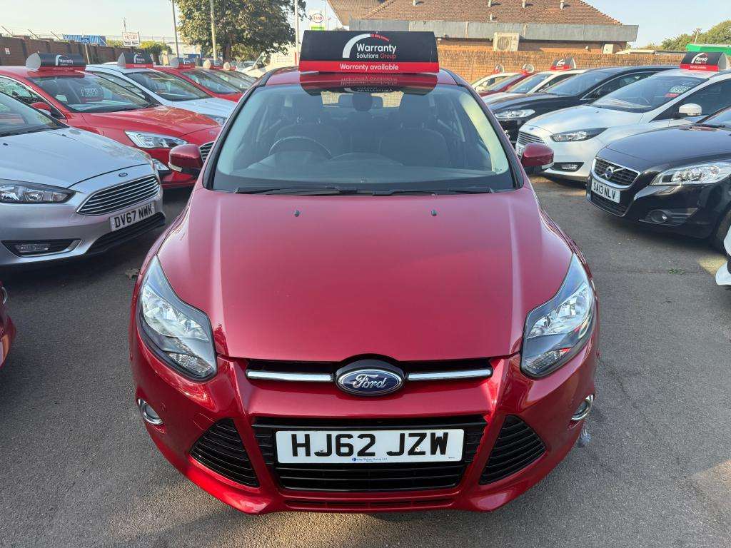 A 2012 FORD FOCUS Titanium T A 2012 FORD FOCUS Titanium T