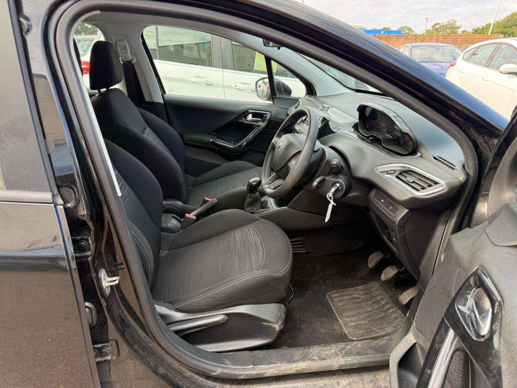 2013 PEUGEOT 208 2013 PEUGEOT 208